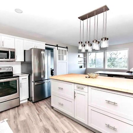 Stunning Home With Amazing Views Near The City Victoria Exteriör bild