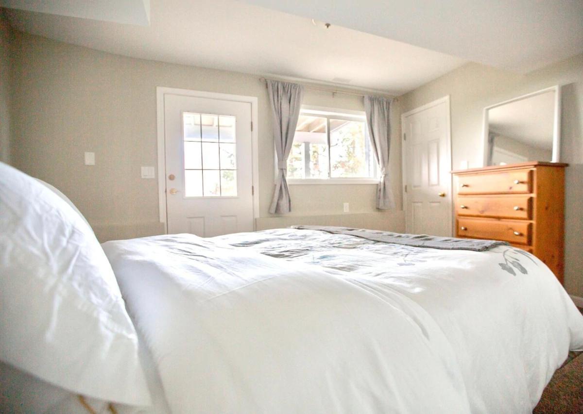 Stunning Home With Amazing Views Near The City Victoria Exteriör bild