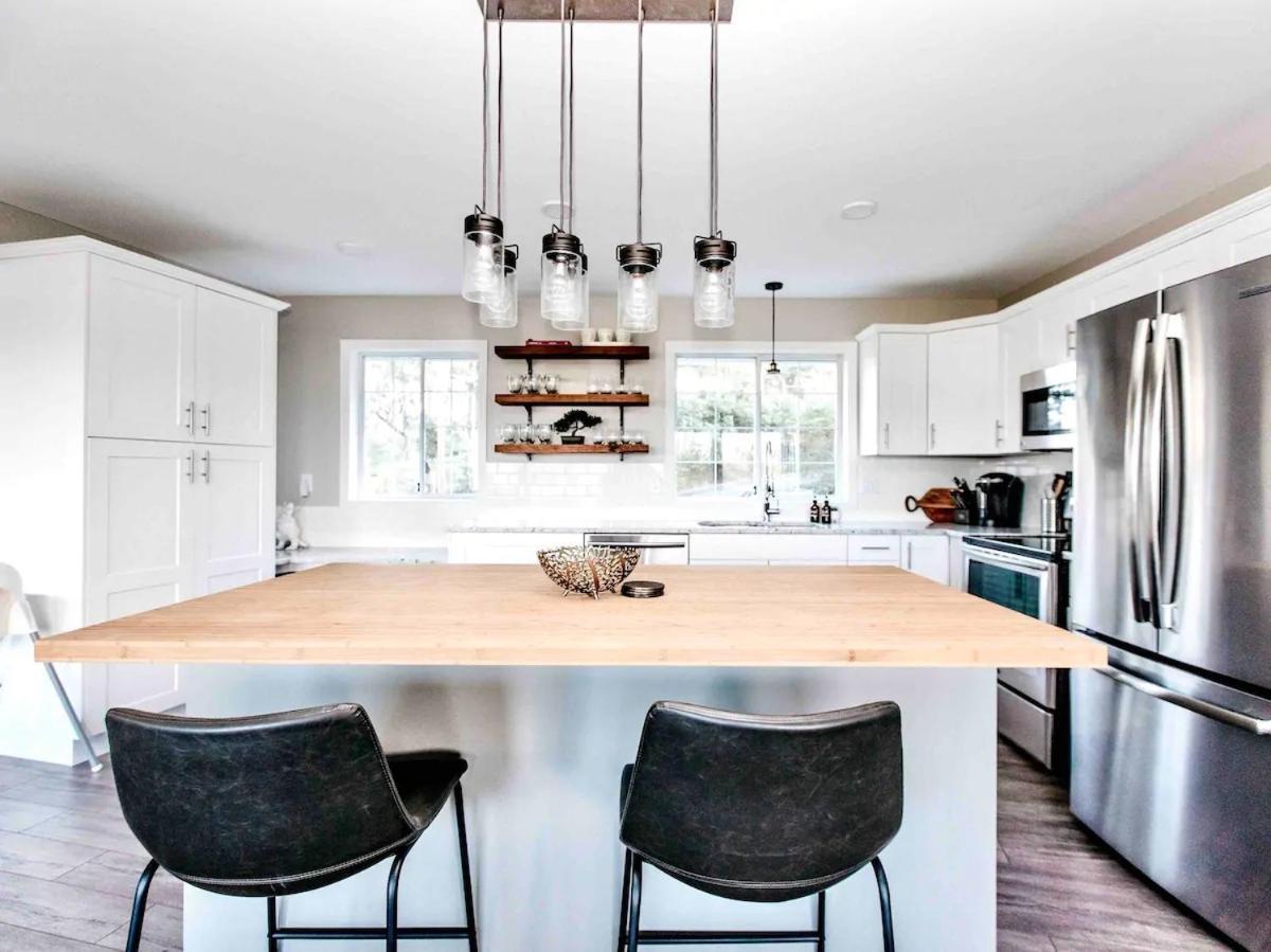 Stunning Home With Amazing Views Near The City Victoria Exteriör bild