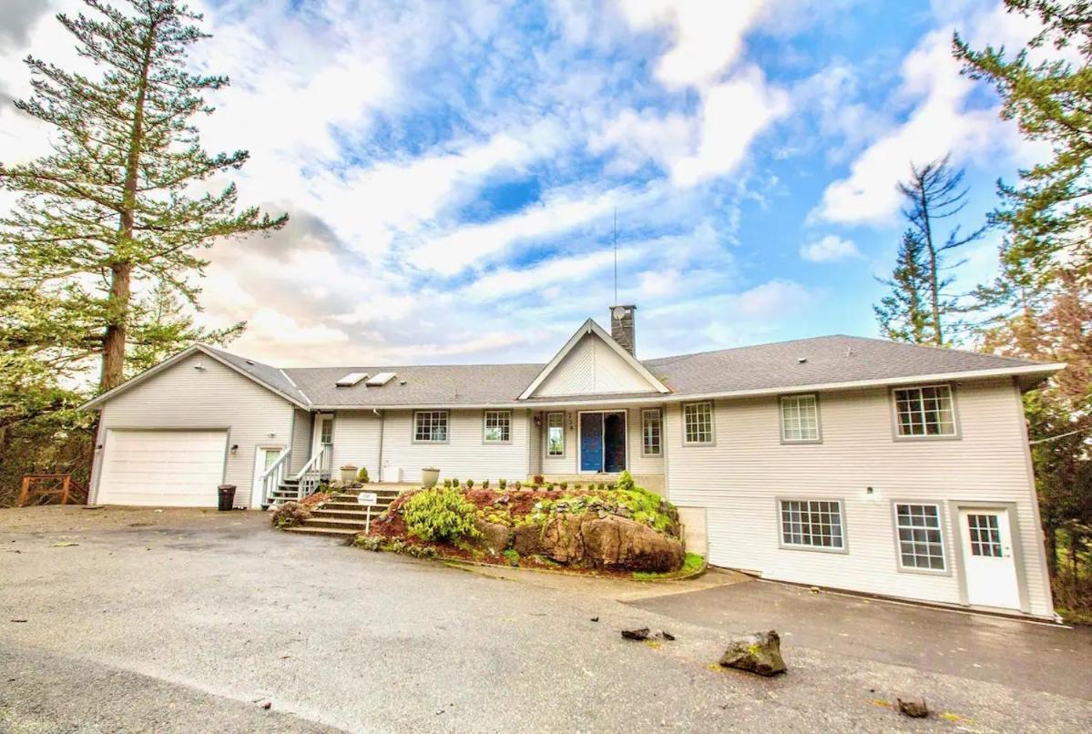 Stunning Home With Amazing Views Near The City Victoria Exteriör bild