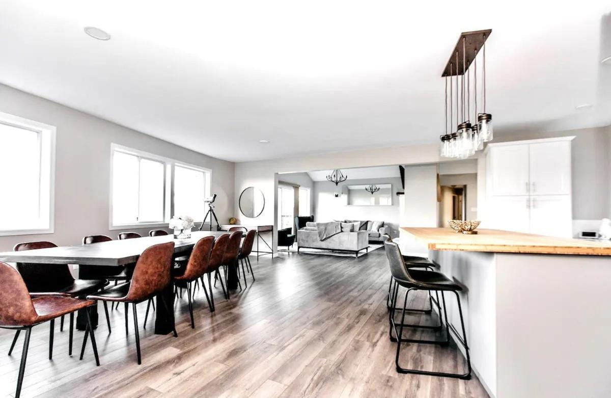 Stunning Home With Amazing Views Near The City Victoria Exteriör bild