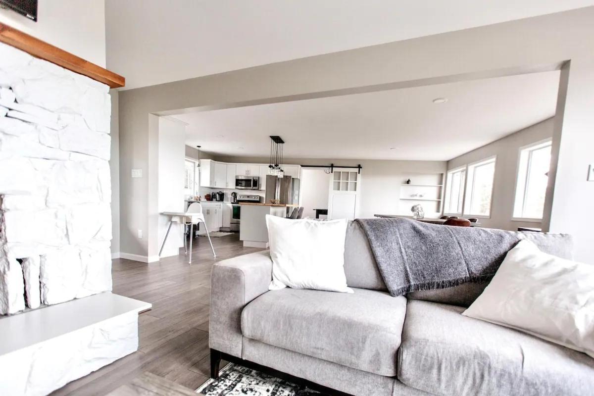 Stunning Home With Amazing Views Near The City Victoria Exteriör bild